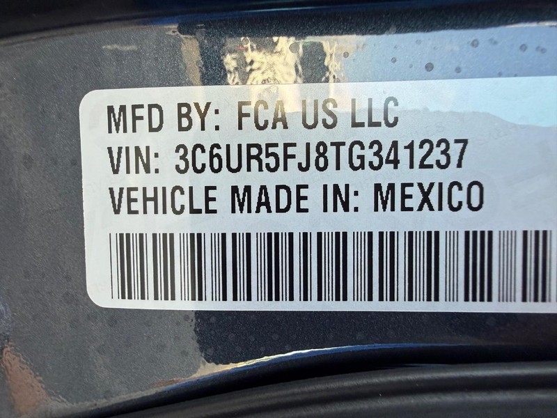 Ram 2500 Vehicle Full-screen Gallery Image 30