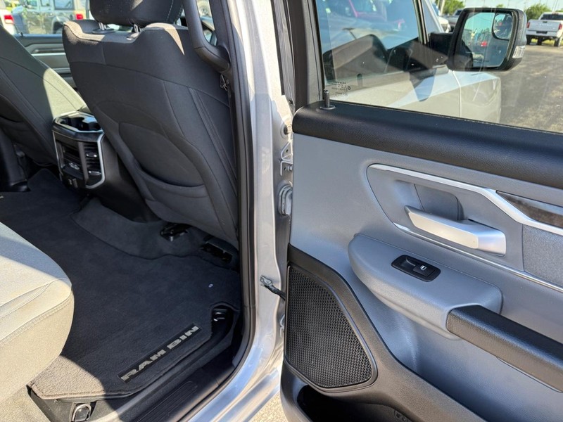 Ram 1500 Vehicle Full-screen Gallery Image 11