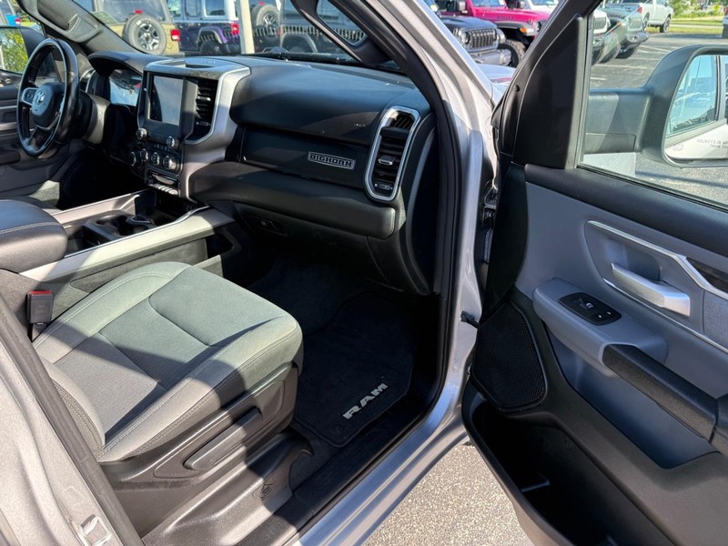 Ram 1500 Vehicle Full-screen Gallery Image 14