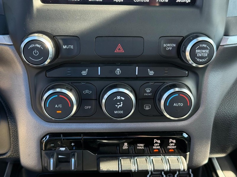 Ram 1500 Vehicle Full-screen Gallery Image 25
