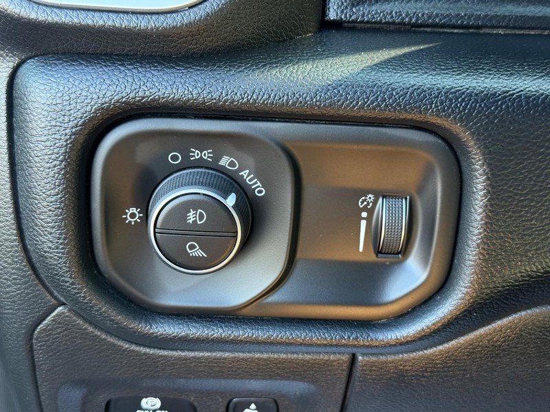 Ram 1500 Vehicle Full-screen Gallery Image 30