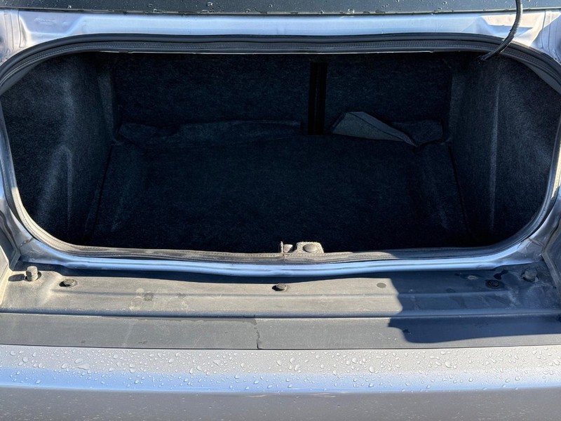 Dodge Challenger Vehicle Full-screen Gallery Image 07