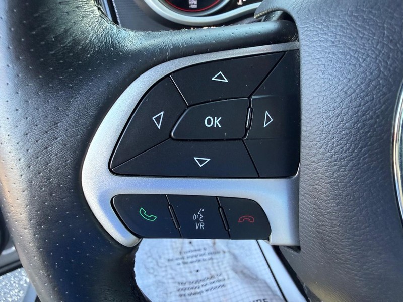 Dodge Challenger Vehicle Full-screen Gallery Image 18