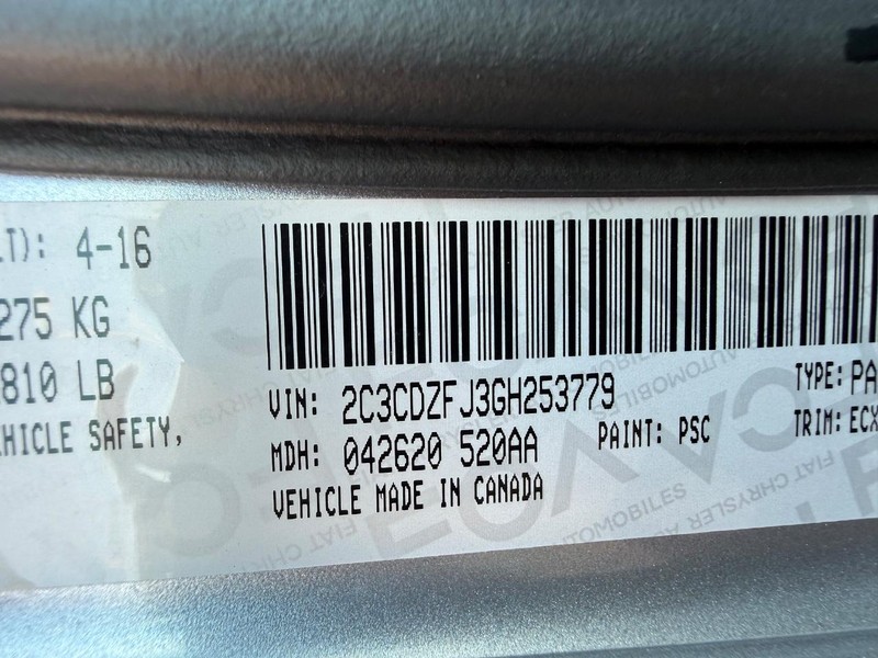 Dodge Challenger Vehicle Full-screen Gallery Image 32
