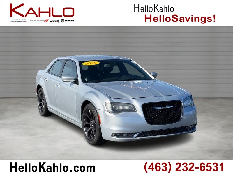 Chrysler 300 Vehicle Full-screen Gallery Image 01