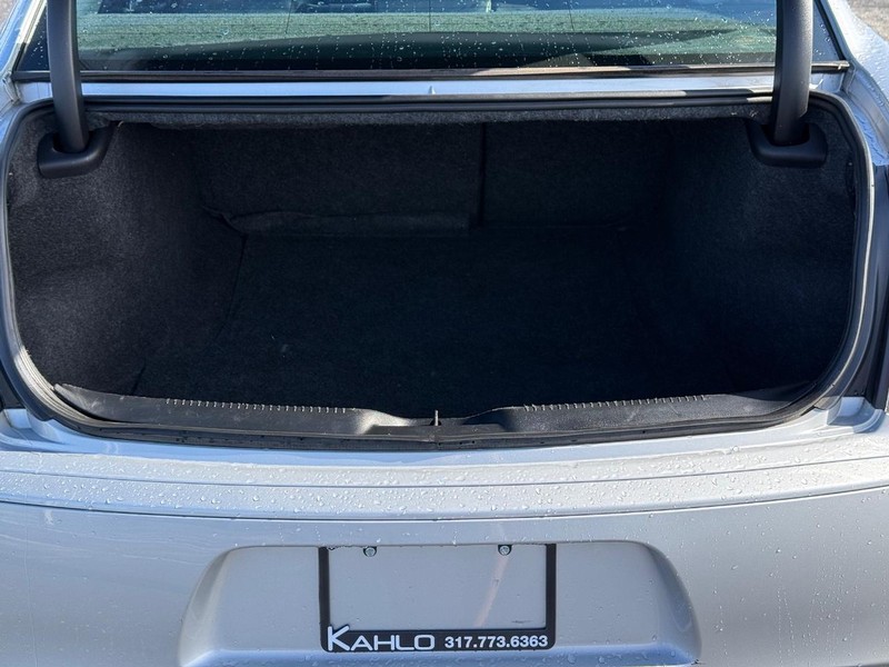Chrysler 300 Vehicle Full-screen Gallery Image 07