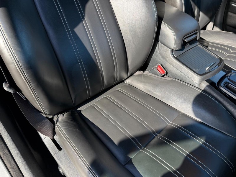 Chrysler 300 Vehicle Full-screen Gallery Image 15