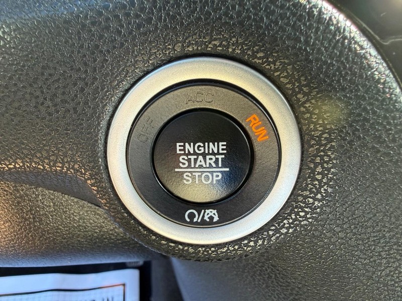 Chrysler 300 Vehicle Full-screen Gallery Image 22