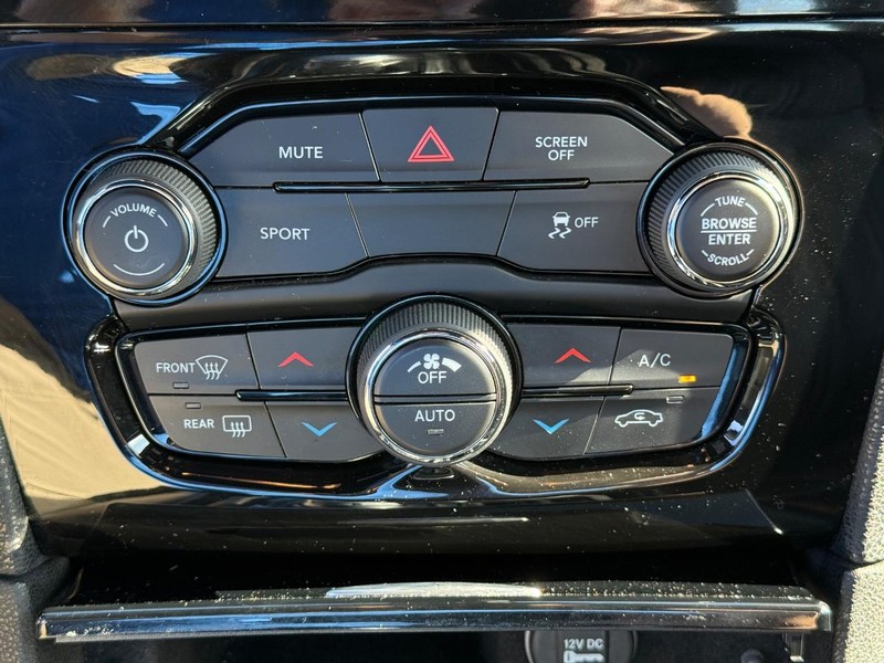 Chrysler 300 Vehicle Full-screen Gallery Image 26