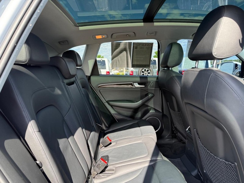 Audi Q5 Vehicle Full-screen Gallery Image 11
