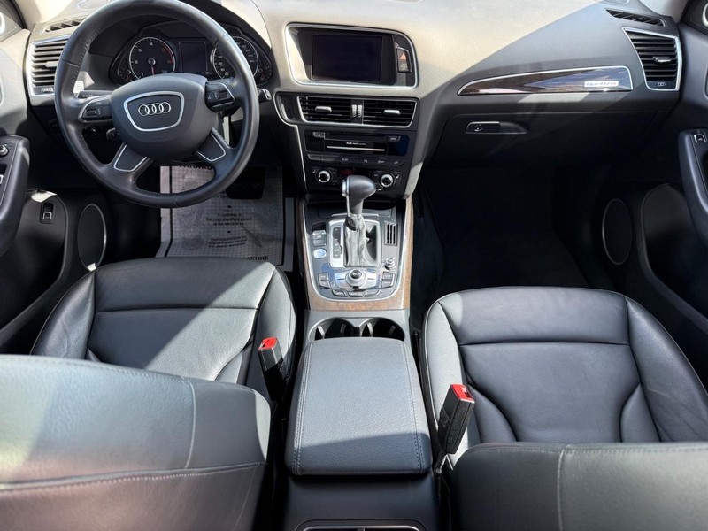 Audi Q5 Vehicle Full-screen Gallery Image 14