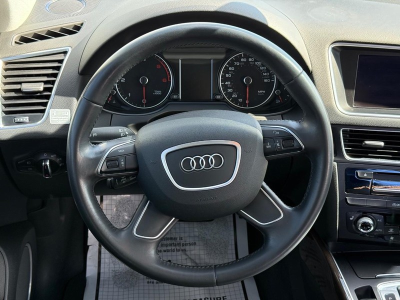 Audi Q5 Vehicle Full-screen Gallery Image 15