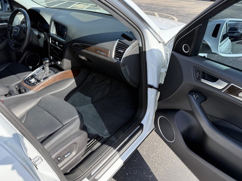 Audi Q5 Vehicle Full-screen Gallery Image 16