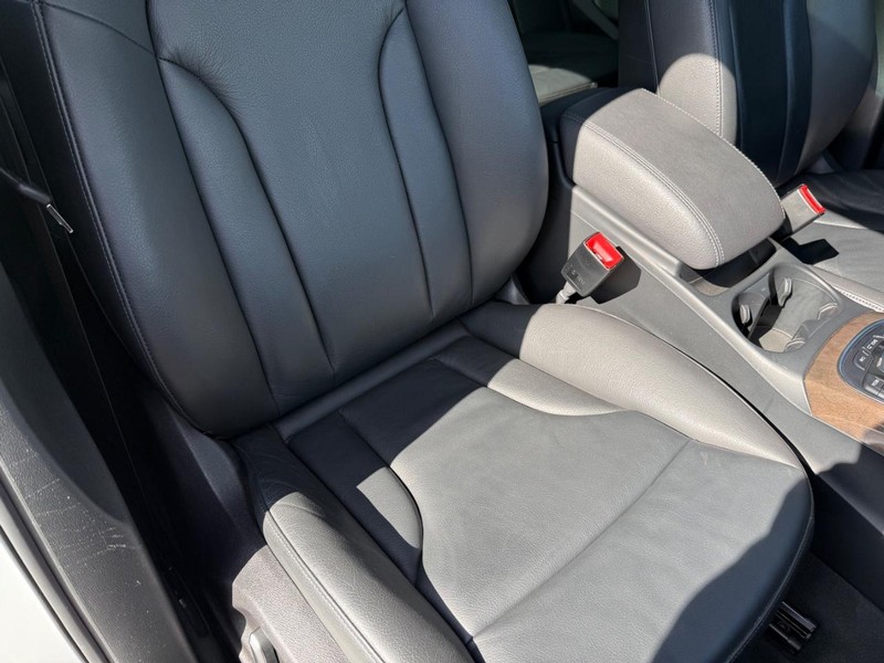 Audi Q5 Vehicle Full-screen Gallery Image 17