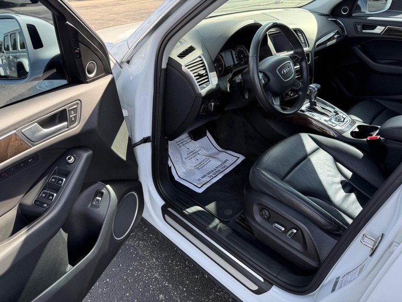 Audi Q5 Vehicle Full-screen Gallery Image 18