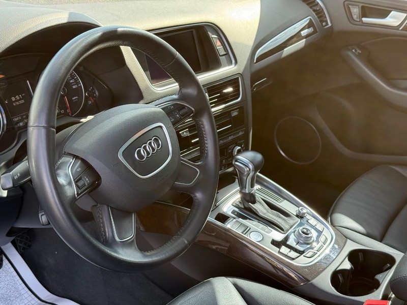 Audi Q5 Vehicle Full-screen Gallery Image 20