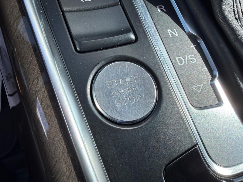 Audi Q5 Vehicle Full-screen Gallery Image 23