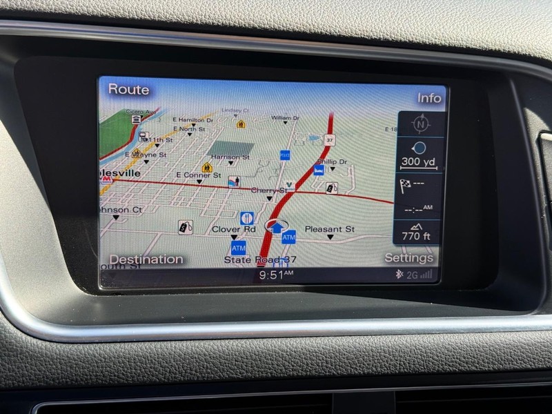 Audi Q5 Vehicle Full-screen Gallery Image 25