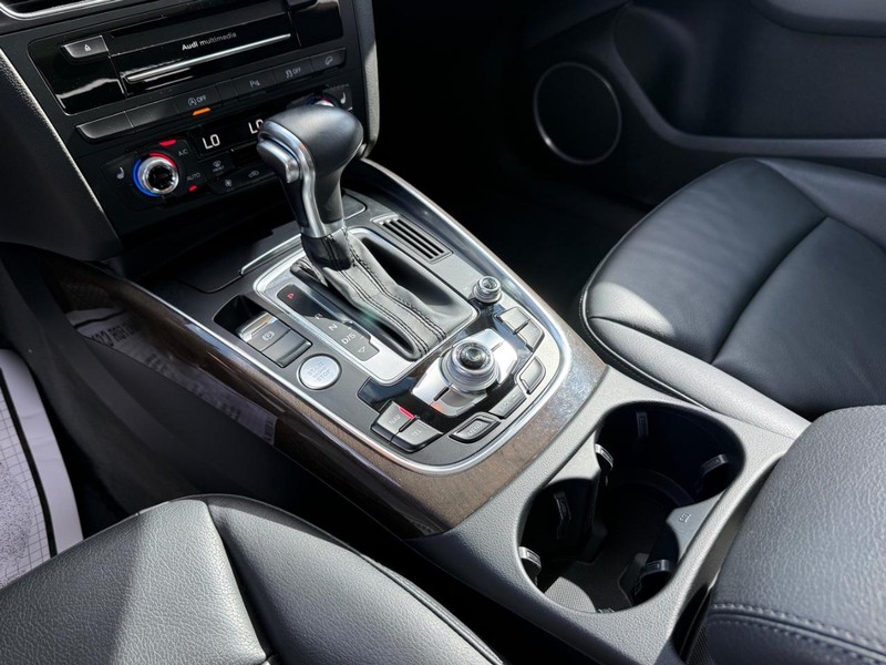 Audi Q5 Vehicle Full-screen Gallery Image 27