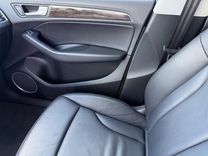Audi Q5 Vehicle Full-screen Gallery Image 28