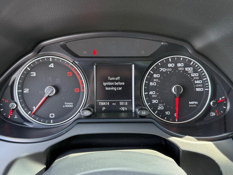 Audi Q5 Vehicle Full-screen Gallery Image 30