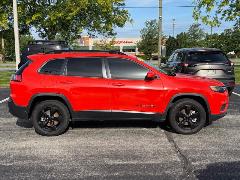 Jeep Cherokee Vehicle Full-screen Gallery Image 2