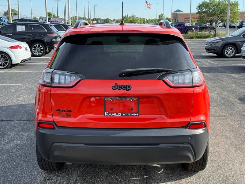 Jeep Cherokee Vehicle Full-screen Gallery Image 4