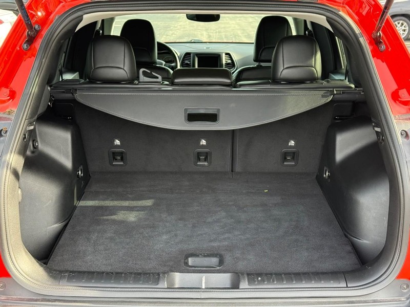 Jeep Cherokee Vehicle Full-screen Gallery Image 7