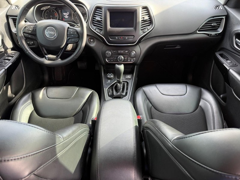 Jeep Cherokee Vehicle Full-screen Gallery Image 12