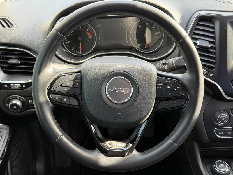 Jeep Cherokee Vehicle Full-screen Gallery Image 13
