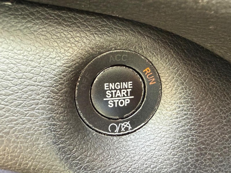 Jeep Cherokee Vehicle Full-screen Gallery Image 20