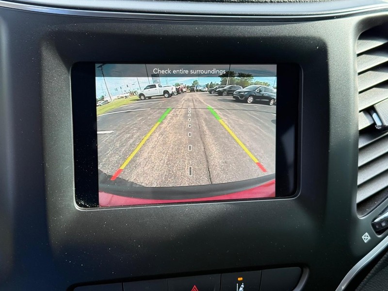 Jeep Cherokee Vehicle Full-screen Gallery Image 22