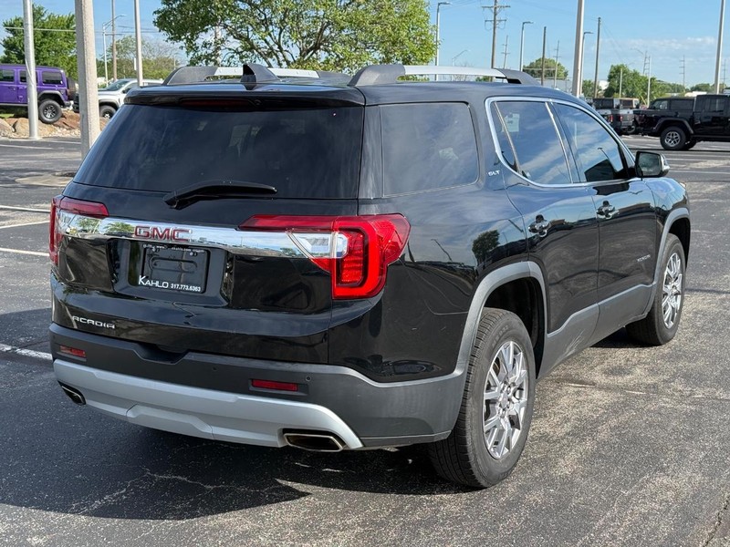 GMC Acadia Vehicle Full-screen Gallery Image 03