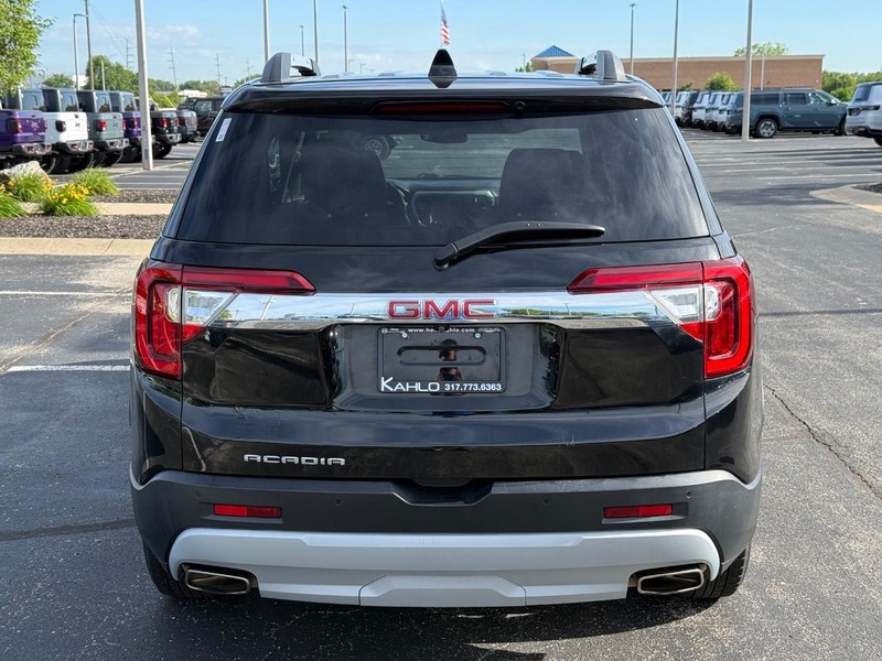 GMC Acadia Vehicle Full-screen Gallery Image 04