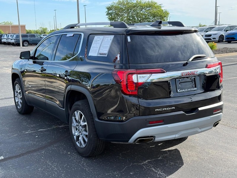 GMC Acadia Vehicle Full-screen Gallery Image 05
