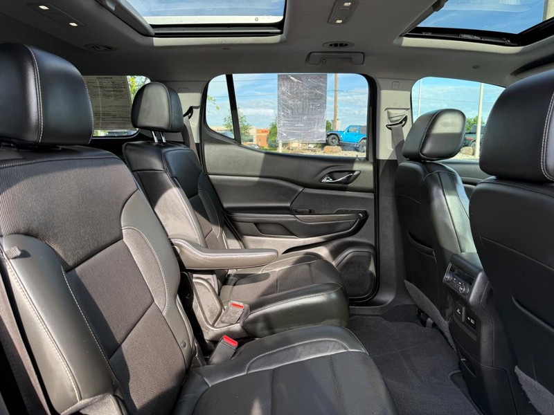 GMC Acadia Vehicle Full-screen Gallery Image 11