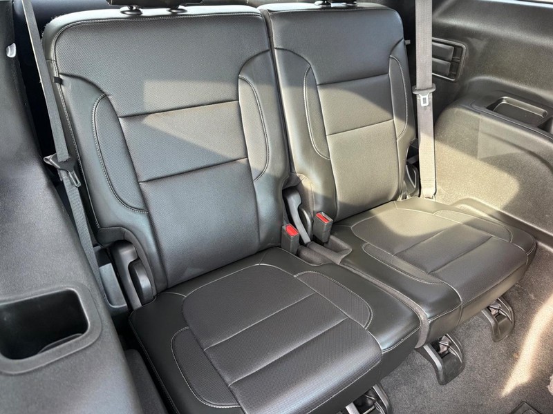 GMC Acadia Vehicle Full-screen Gallery Image 13