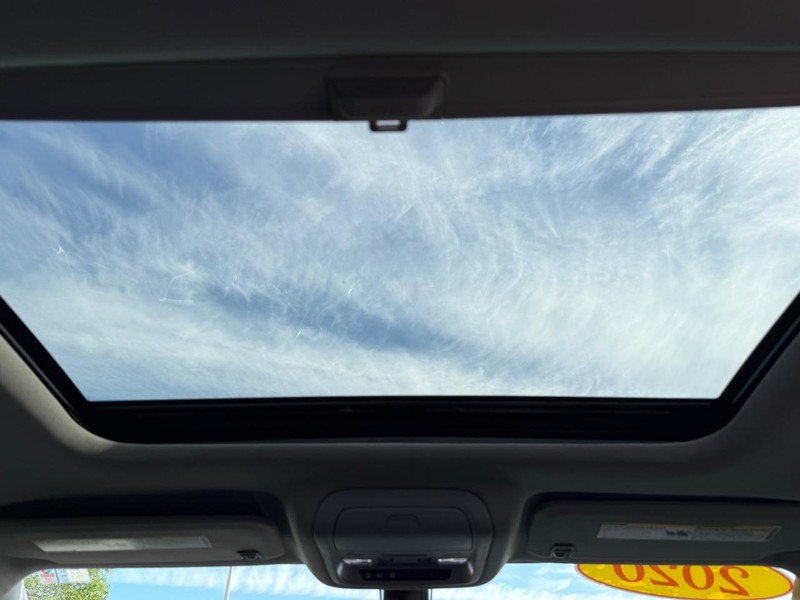 GMC Acadia Vehicle Full-screen Gallery Image 14