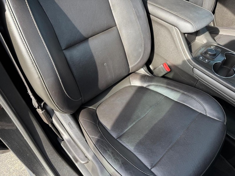 GMC Acadia Vehicle Full-screen Gallery Image 18