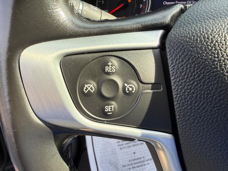 GMC Acadia Vehicle Full-screen Gallery Image 22