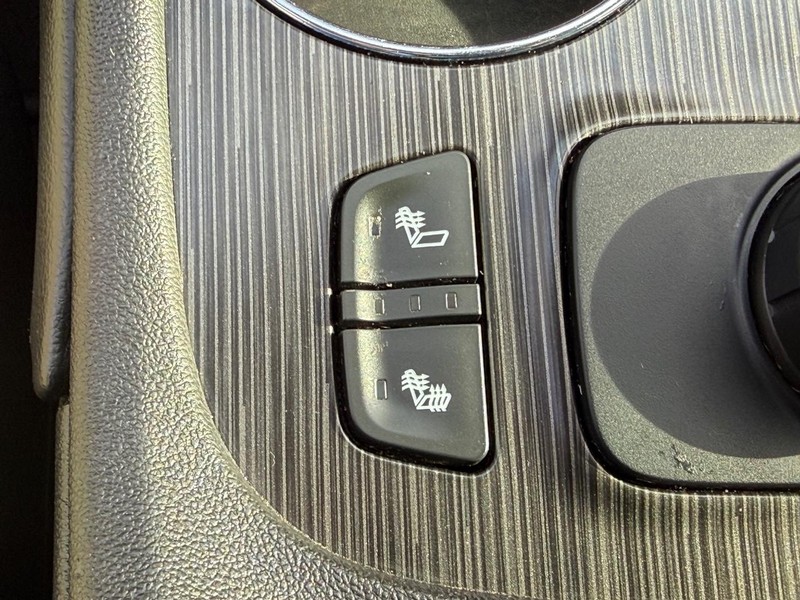 GMC Acadia Vehicle Full-screen Gallery Image 25