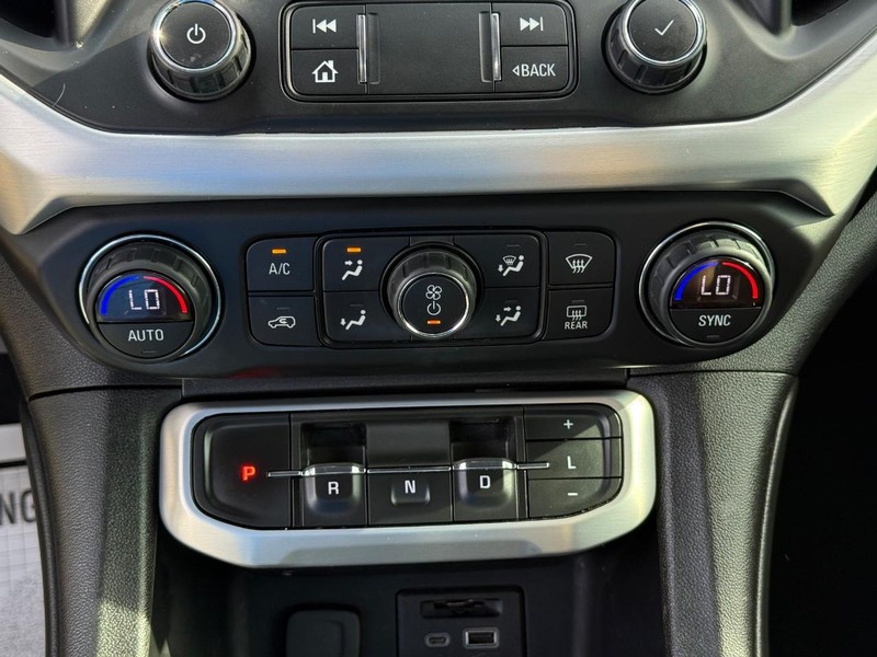 GMC Acadia Vehicle Full-screen Gallery Image 28