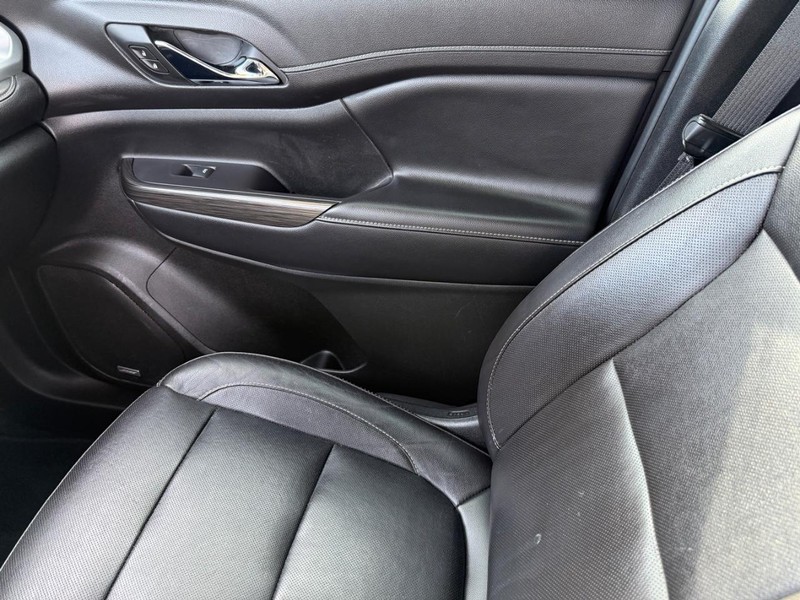 GMC Acadia Vehicle Full-screen Gallery Image 30