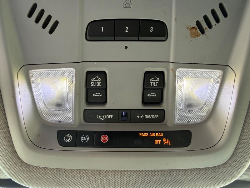 GMC Acadia Vehicle Full-screen Gallery Image 31