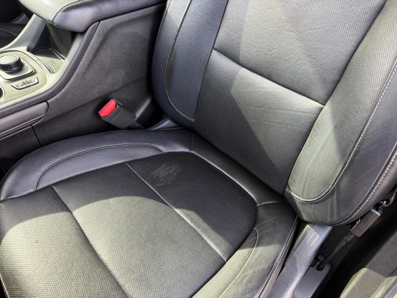 GMC Acadia Vehicle Full-screen Gallery Image 34