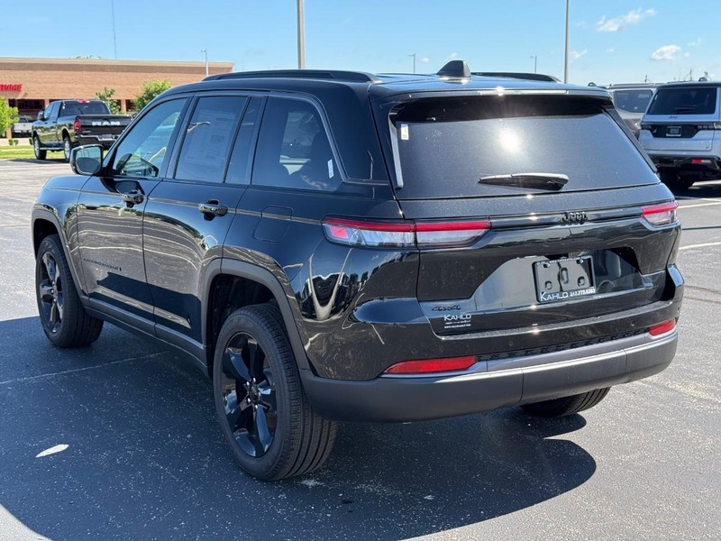 Jeep Grand Cherokee Vehicle Full-screen Gallery Image 5