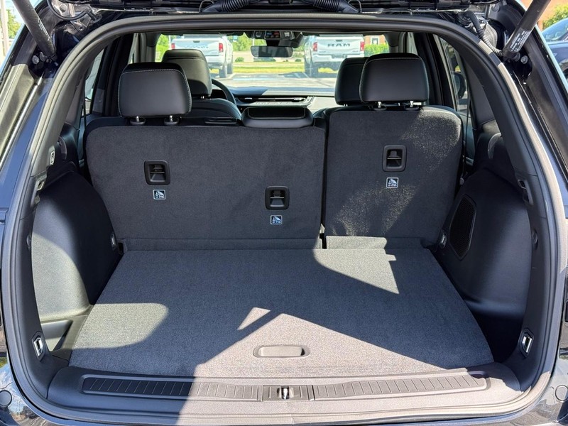 Jeep Grand Cherokee Vehicle Full-screen Gallery Image 7