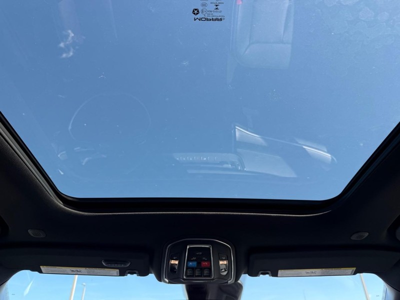 Jeep Grand Cherokee Vehicle Full-screen Gallery Image 13
