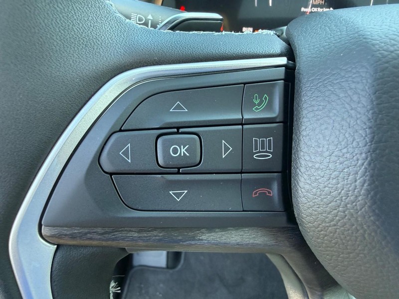 Jeep Grand Cherokee Vehicle Full-screen Gallery Image 20