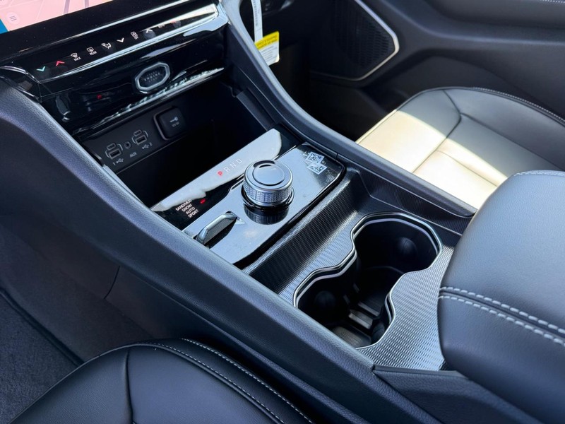 Jeep Grand Cherokee Vehicle Full-screen Gallery Image 25